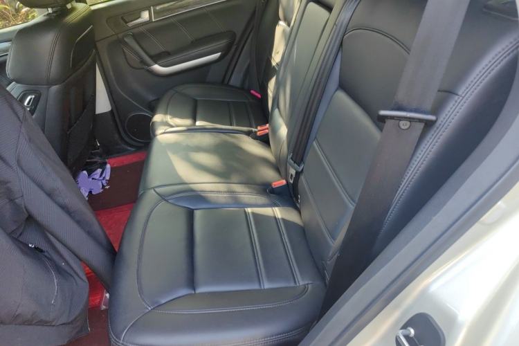 Used Haval H8 2015 2.0T Two-Wheel-Drive Elite Version Left Rear Seat