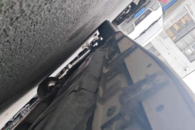 Used Haval H8 2015 2.0T Two-Wheel-Drive Standard Version Left Side Sill
