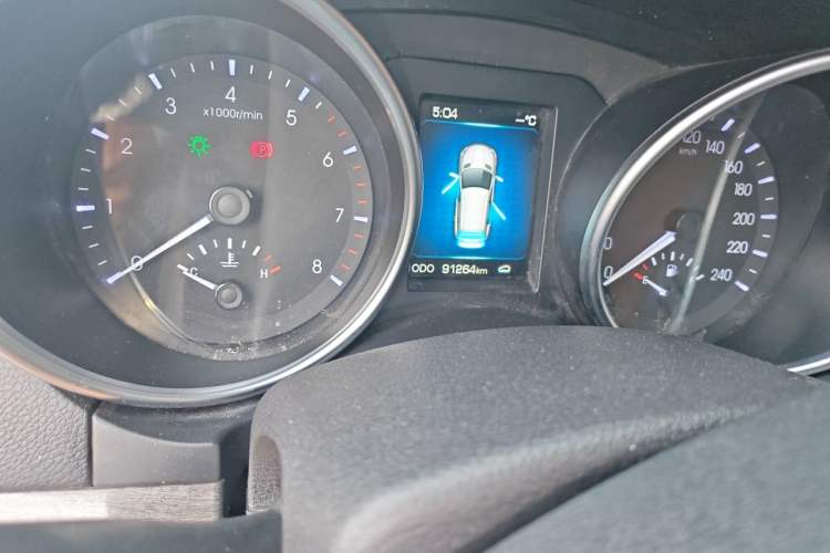 Used Haval H8 2015 2.0T Two-Wheel Drive Comfort Version Odometer Close Up