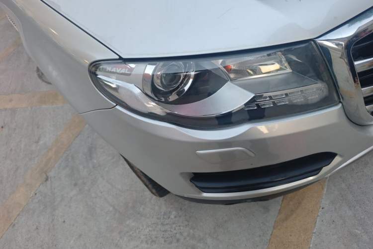 Used Haval H8 2015 2.0T Four-Wheel Drive Prestige Version Right Front Headlight