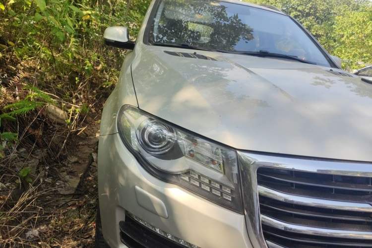 Used Haval H8 2015 2.0T Two-Wheel-Drive Elite Version Right Front Headlight