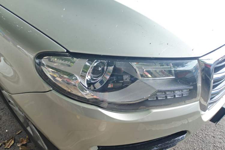 Used Haval H8 2015 2.0T Two-Wheel Drive Comfort Version Right Front Headlight