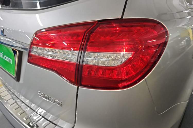 Used Haval H8 2015 2.0T Two-Wheel Drive Comfort Version Right Rear Taillight