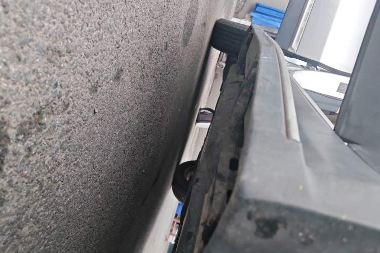 Used Haval H8 2015 2.0T Two-Wheel-Drive Standard Version Right Side Sill