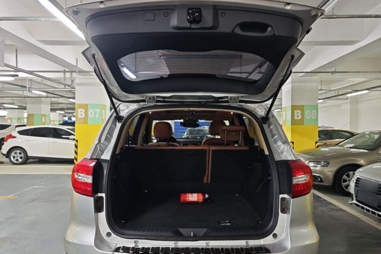 Used Haval H8 2015 2.0T Two-Wheel Drive Comfort Version Trunk