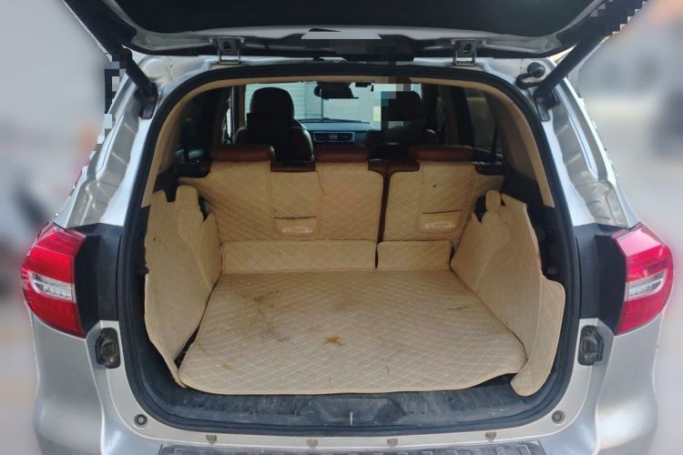Used Haval H8 2015 2.0T Four-Wheel Drive Prestige Version Trunk