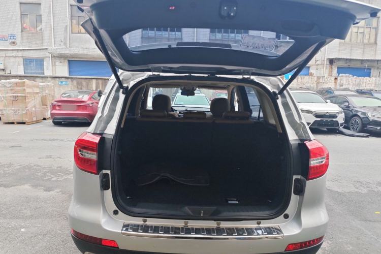 Used Haval H8 2015 2.0T Two-Wheel-Drive Standard Version Trunk