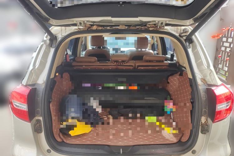 Used Haval H8 2015 2.0T Two-Wheel-Drive Elite Version Trunk