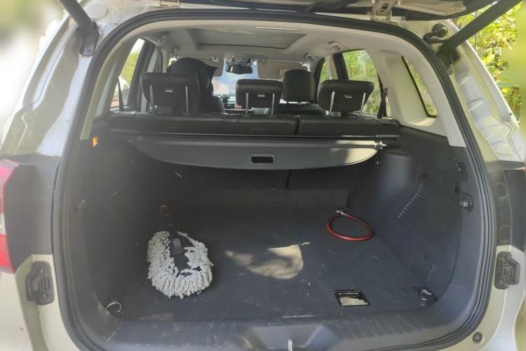 Used Haval H8 2015 2.0T Two-Wheel-Drive Elite Version Trunk