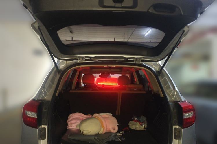 Used Haval H8 2015 2.0T Two-Wheel Drive Comfort Version Trunk