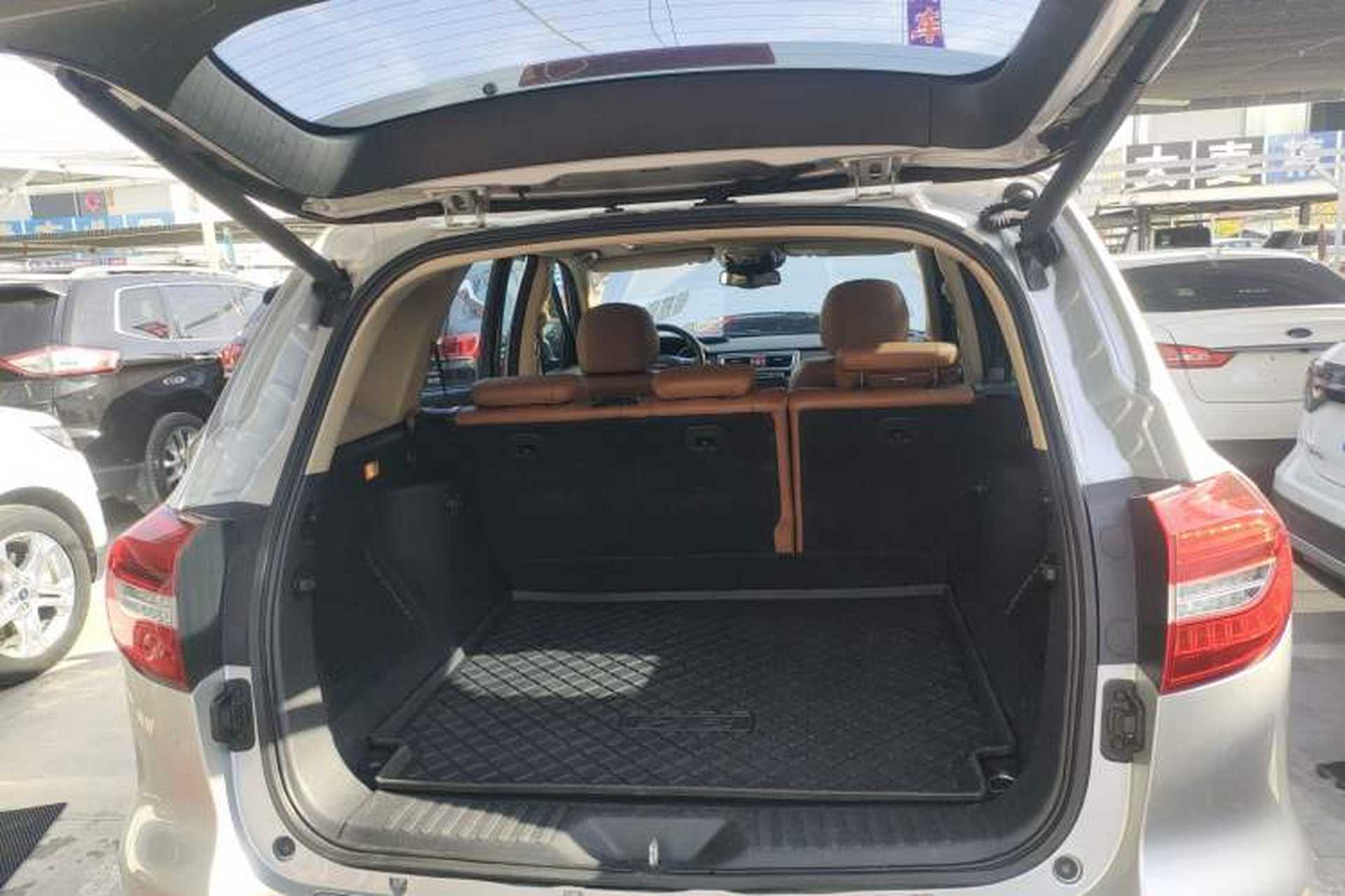 Used Haval H8 2015 2.0T Two-Wheel-Drive Luxury Version Trunk