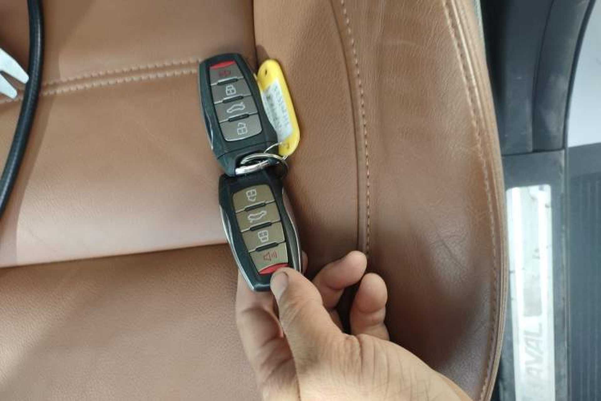 Used Haval H8 2015 2.0T Two-Wheel-Drive Luxury Version Vehicle Key