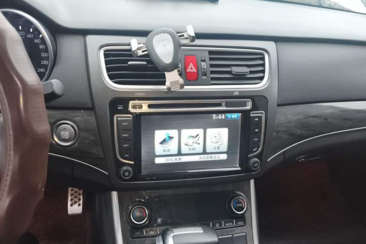 Used Haval H8 2015 2.0T Two-Wheel Drive Comfort Version Audio And AC Panel