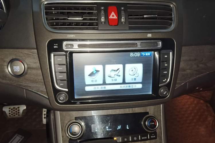Used Haval H8 2015 2.0T Two-Wheel Drive Comfort Version Audio And AC Panel