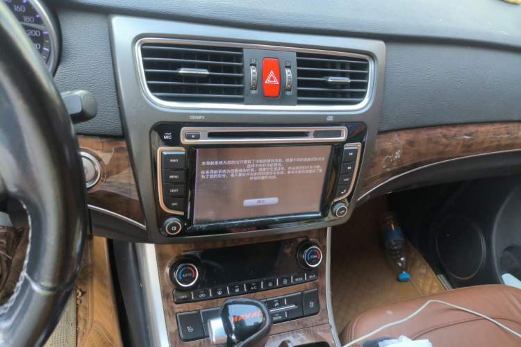 Used Haval H8 2015 2.0T Two-Wheel-Drive Luxury Version Audio And AC Panel