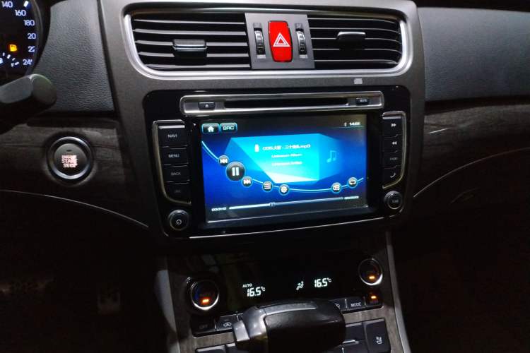 Used Haval H8 2015 2.0T Two-Wheel-Drive Elite Version Audio And AC Panel