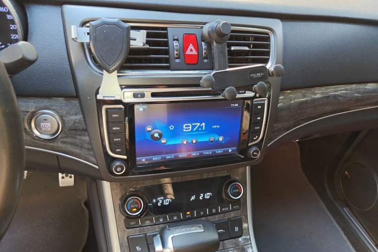 Used Haval H8 2015 2.0T Four-Wheel Drive Elite Model Audio And AC Panel