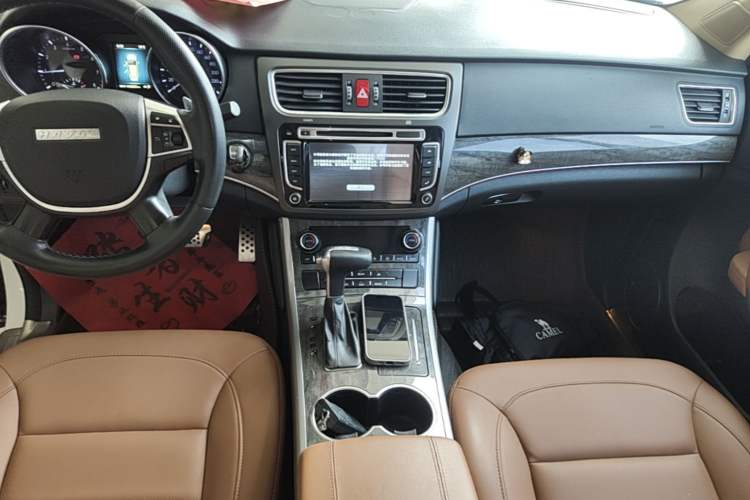 Used Haval H8 2015 2.0T Two-Wheel Drive Comfort Version Audio And AC Panel