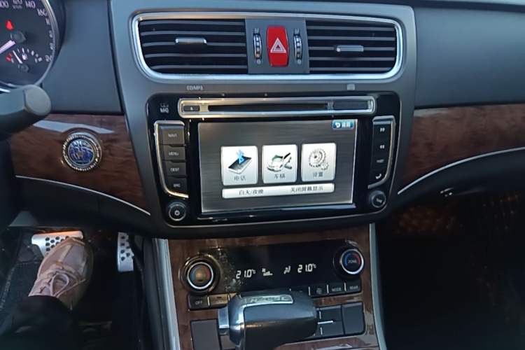 Used Haval H8 2015 2.0T Two-Wheel Drive Comfort Version Audio And AC Panel