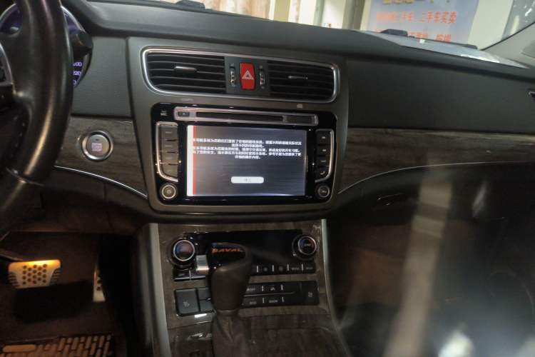 Used Haval H8 2015 2.0T Two-Wheel-Drive Luxury Version Audio And AC Panel