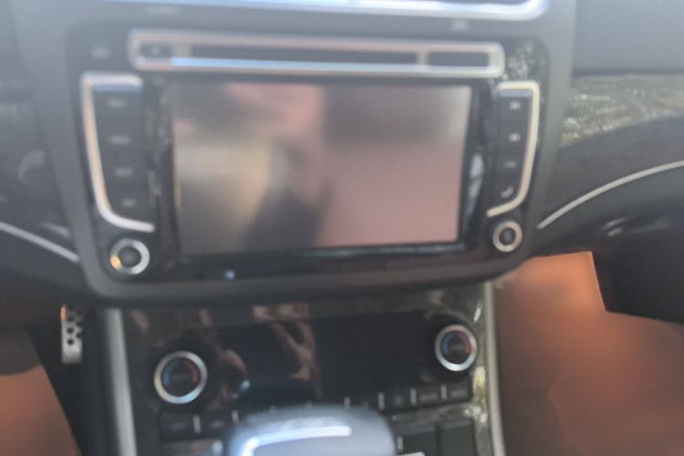Used Haval H8 2015 2.0T Two-Wheel Drive Comfort Version Audio And AC Panel