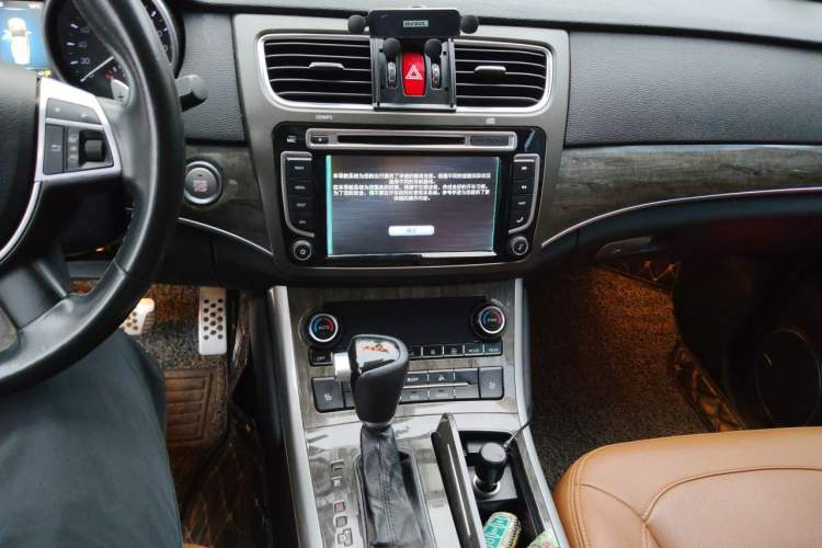 Used Haval H8 2015 2.0T Two-Wheel-Drive Luxury Version Audio And AC Panel