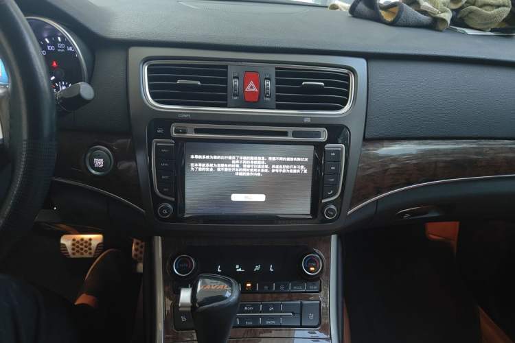 Used Haval H8 2015 2.0T Two-Wheel-Drive Luxury Version Audio And AC Panel