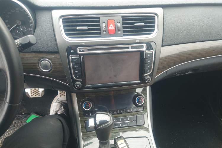 Used Haval H8 2015 2.0T Two-Wheel-Drive Luxury Version Audio And AC Panel