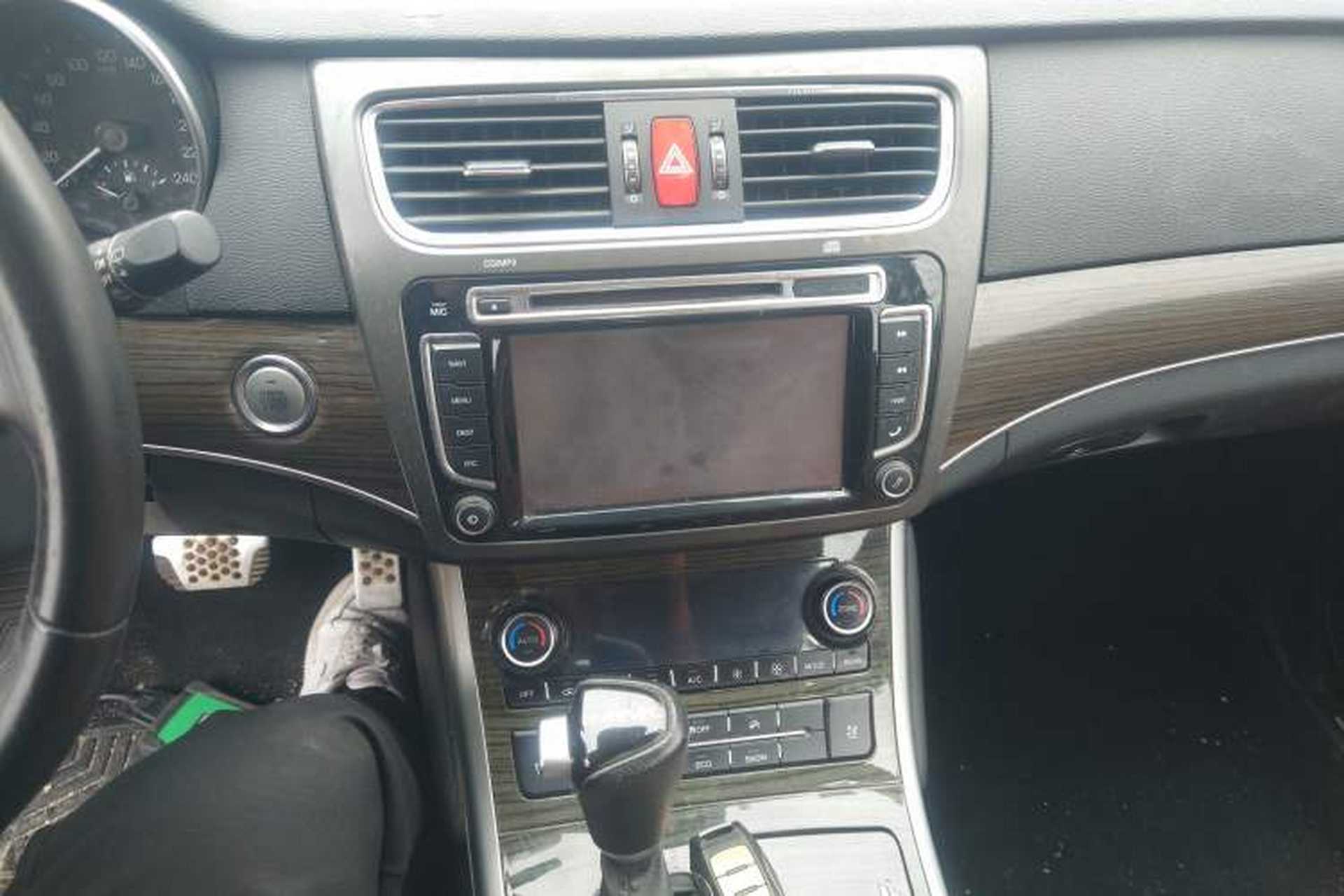 Used Haval H8 2015 2.0T Two-Wheel-Drive Luxury Version Audio And AC Panel