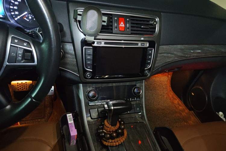 Used Haval H8 2015 2.0T Four-Wheel Drive Elite Model Audio And AC Panel