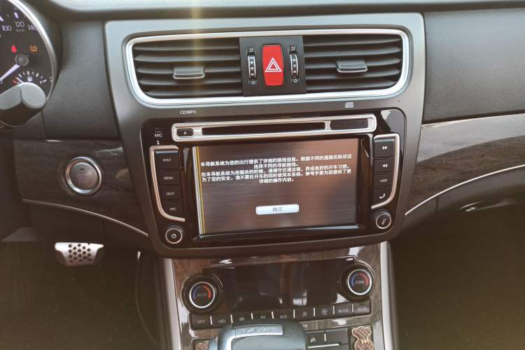 Used Haval H8 2015 2.0T Two-Wheel Drive Comfort Version Audio And AC Panel