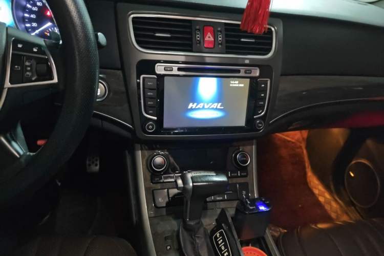 Used Haval H8 2015 2.0T Two-Wheel-Drive Elite Version Audio And AC Panel