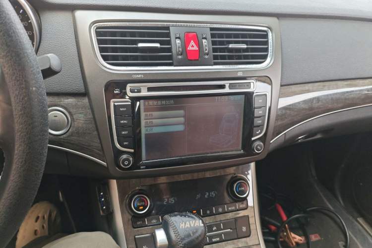 Used Haval H8 2015 2.0T Two-Wheel-Drive Luxury Version Audio And AC Panel