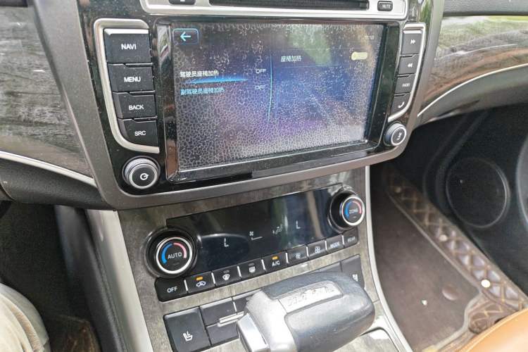 Used Haval H8 2015 2.0T Two-Wheel-Drive Elite Version Audio And AC Panel