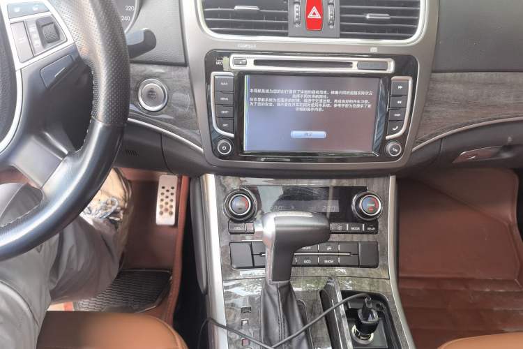 Used Haval H8 2015 2.0T Four-Wheel Drive Comfort Version Audio And AC Panel