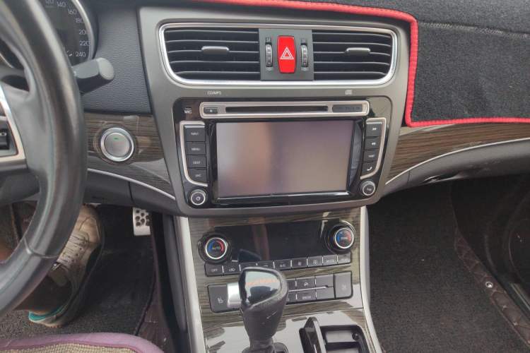Used Haval H8 2015 2.0T Two-Wheel-Drive Luxury Version Audio And AC Panel