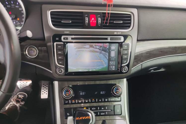 Used Haval H8 2015 2.0T Two-Wheel-Drive Standard Version Audio And AC Panel
