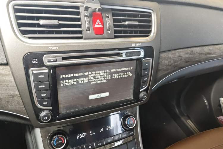 Used Haval H8 2015 2.0T Two-Wheel-Drive Standard Version Audio And AC Panel