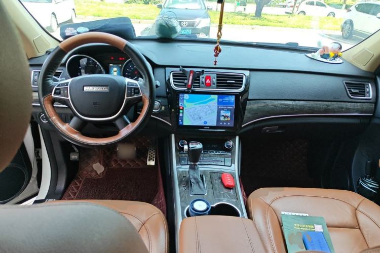 Used Haval H8 2015 2.0T Two-Wheel-Drive Standard Version Center Console