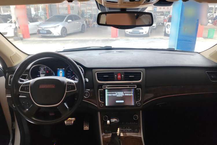 Used Haval H8 2015 2.0T Two-Wheel-Drive Luxury Version Center Console