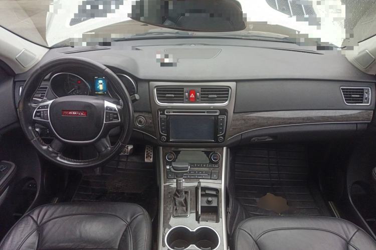 Used Haval H8 2015 2.0T Two-Wheel-Drive Luxury Version Center Console