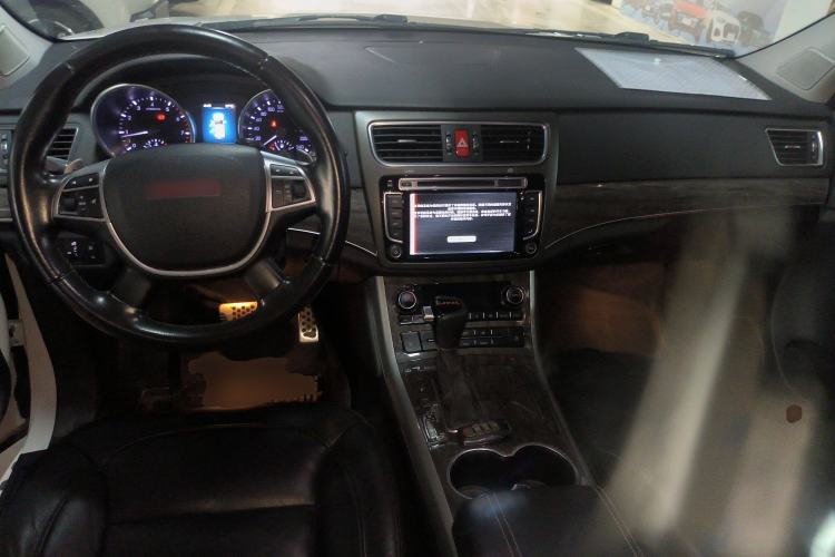Used Haval H8 2015 2.0T Two-Wheel-Drive Luxury Version Center Console