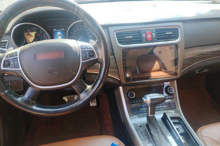 Used Haval H8 2015 2.0T Two-Wheel Drive Comfort Version Center Console