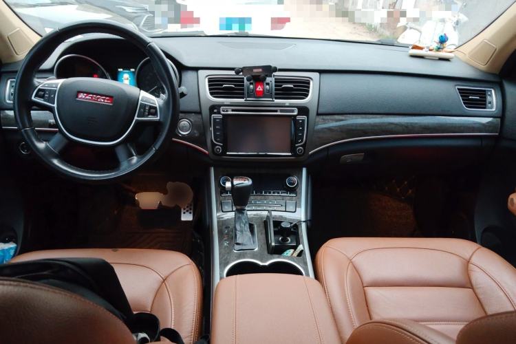 Used Haval H8 2015 2.0T Two-Wheel-Drive Luxury Version Center Console