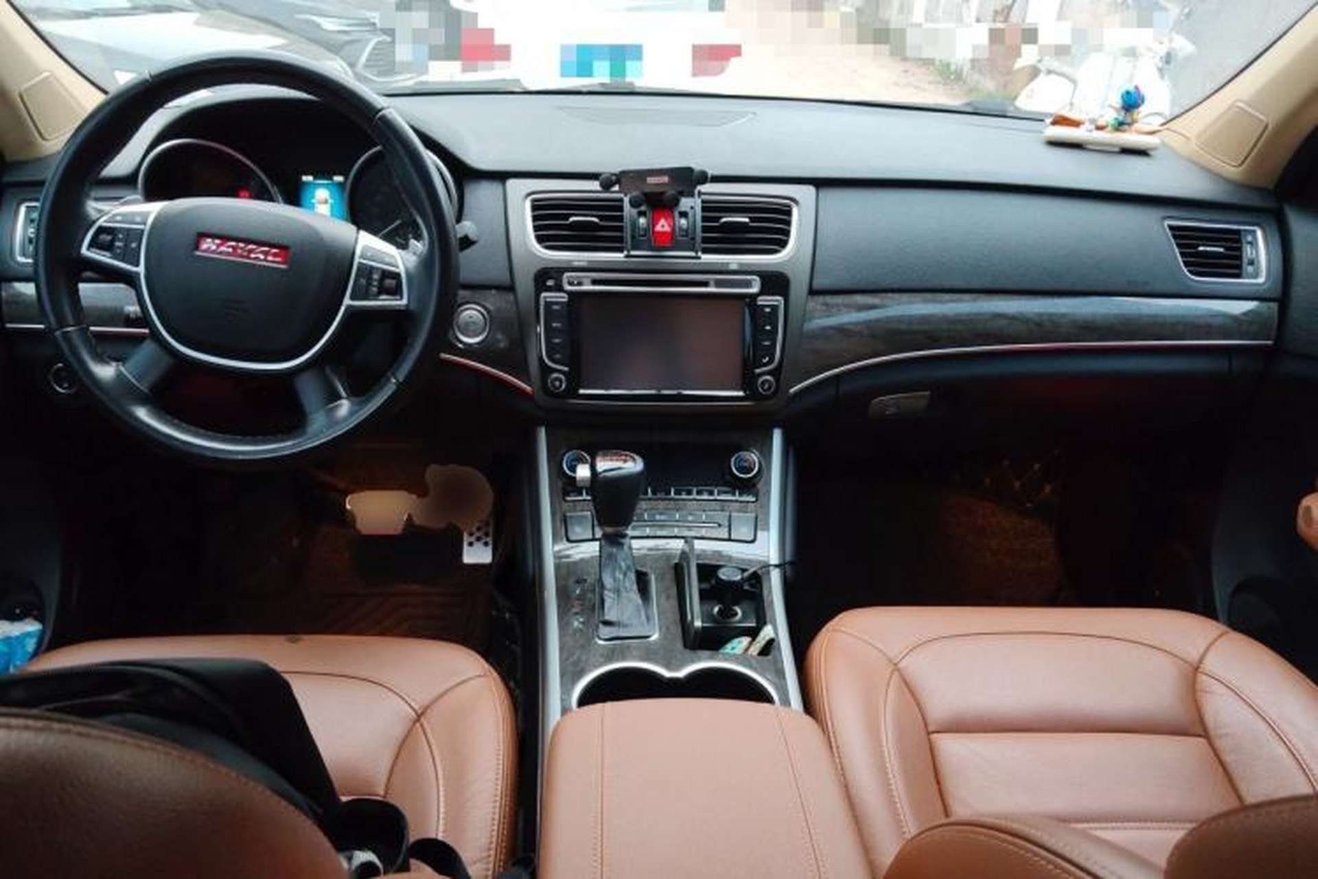 Used Haval H8 2015 2.0T Two-Wheel-Drive Luxury Version Center Console