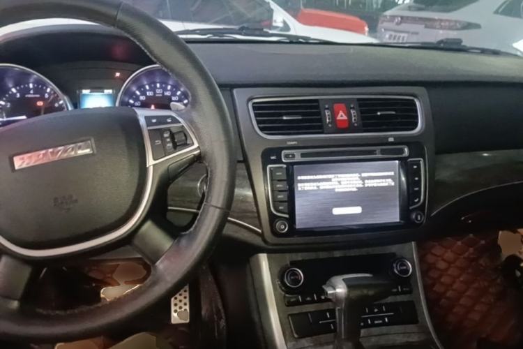 Used Haval H8 2015 2.0T Two-Wheel Drive Comfort Version Center Console