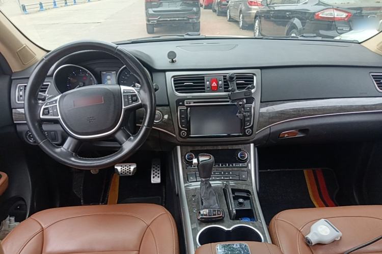 Used Haval H8 2015 2.0T Two-Wheel-Drive Standard Version Center Console