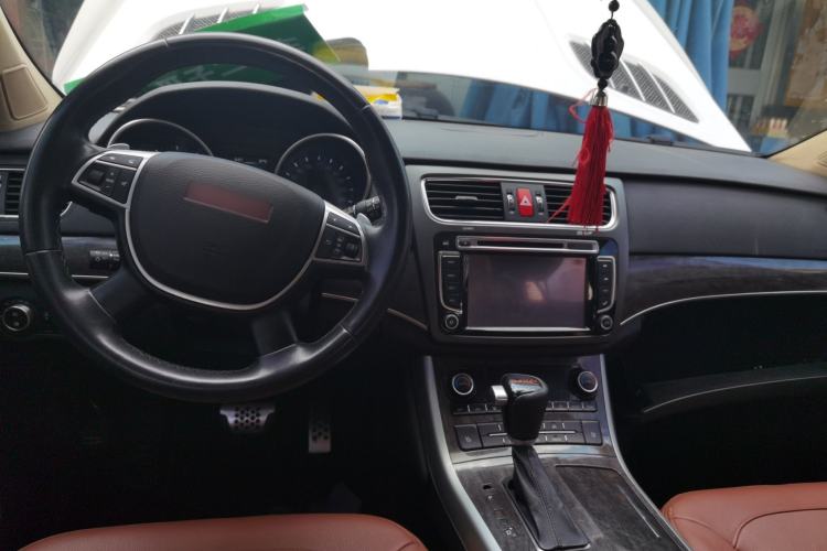 Used Haval H8 2015 2.0T Two-Wheel-Drive Standard Version Center Console