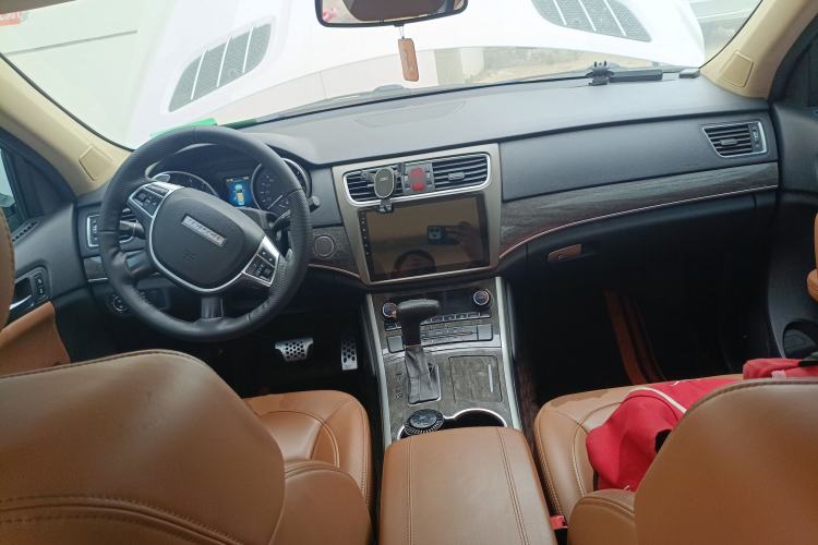 Used Haval H8 2015 2.0T Four-Wheel Drive Comfort Version Center Console