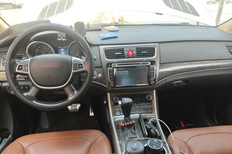 Used Haval H8 2015 2.0T Two-Wheel-Drive Luxury Version Center Console